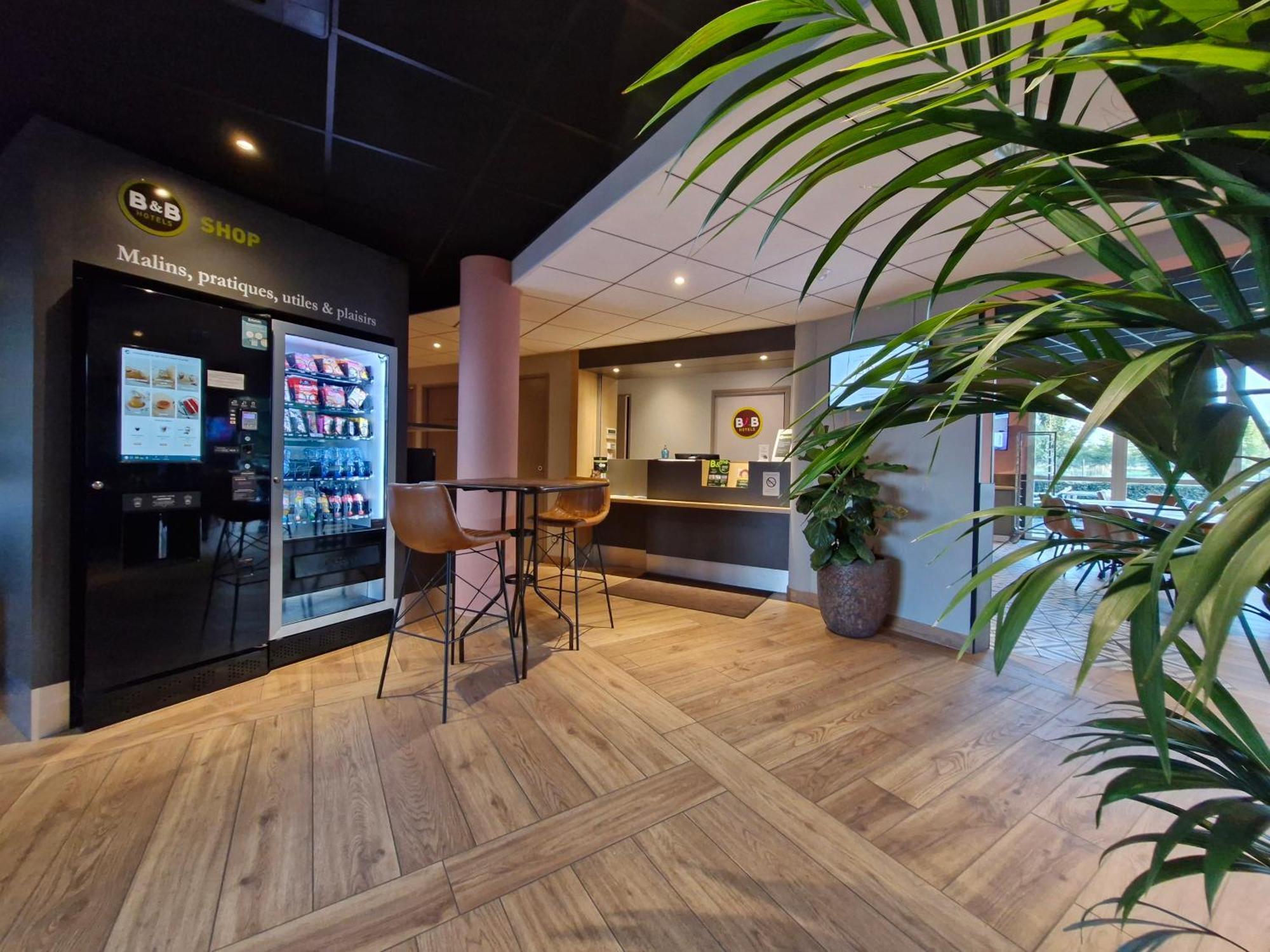 B&B Hotel Clermont-Ferrand Nord Riom Bagian luar foto