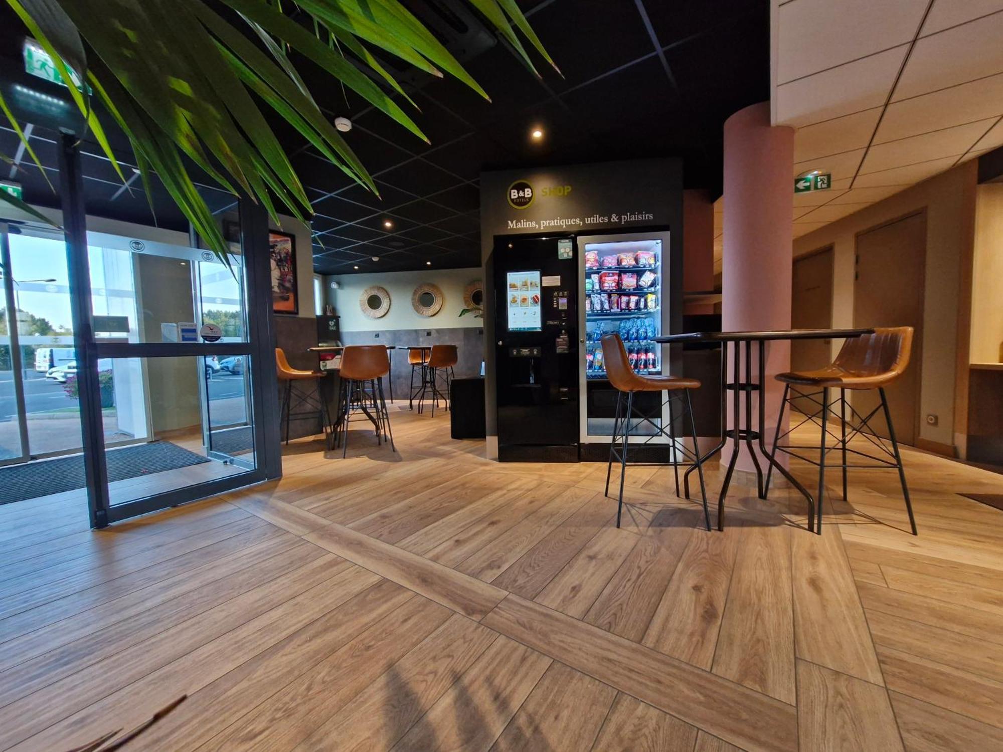 B&B Hotel Clermont-Ferrand Nord Riom Bagian luar foto
