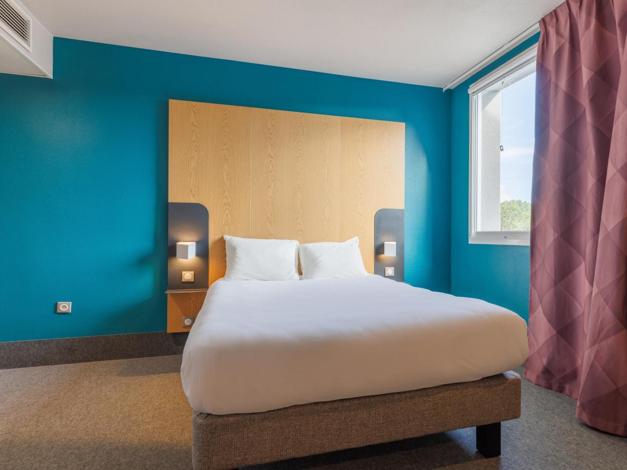 B&B Hotel Clermont-Ferrand Nord Riom Bagian luar foto