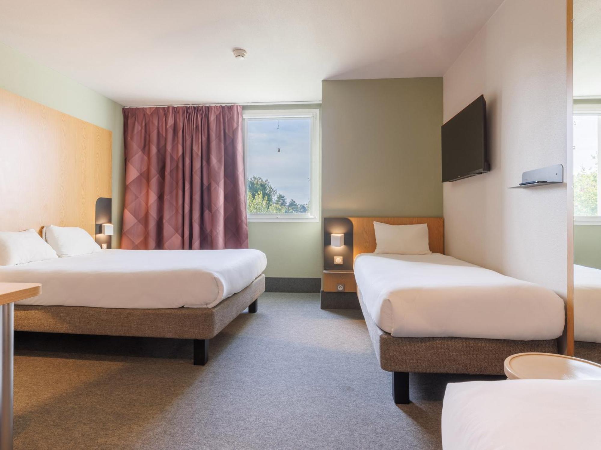 B&B Hotel Clermont-Ferrand Nord Riom Bagian luar foto
