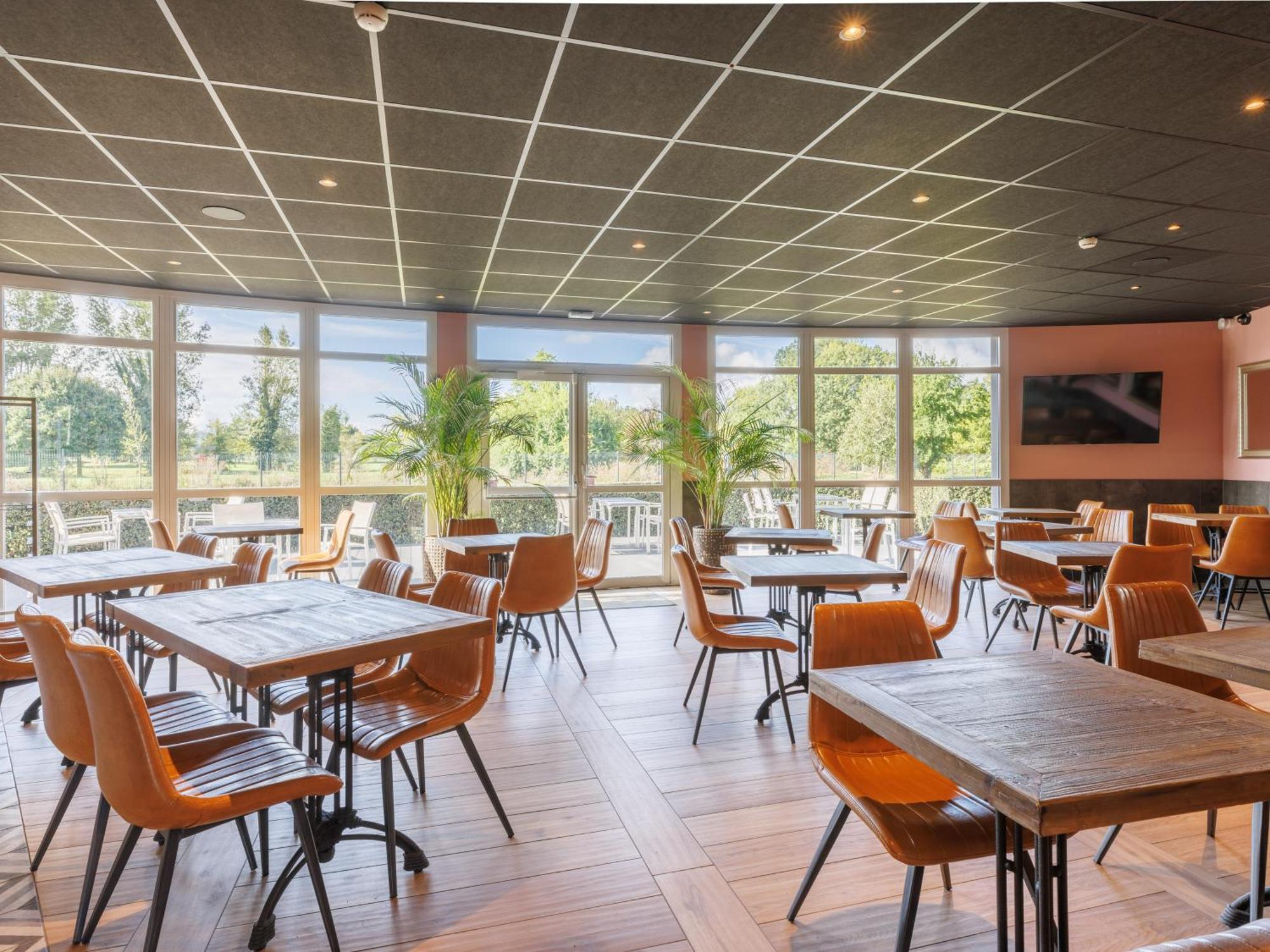 B&B Hotel Clermont-Ferrand Nord Riom Bagian luar foto