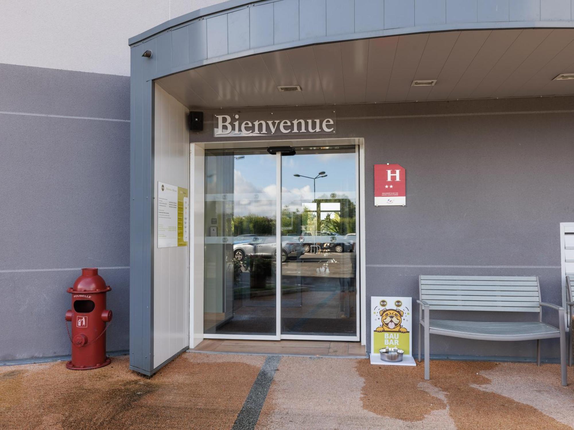 B&B Hotel Clermont-Ferrand Nord Riom Bagian luar foto