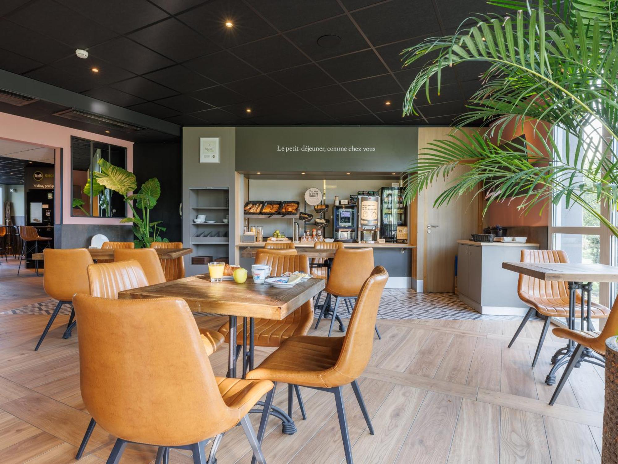 B&B Hotel Clermont-Ferrand Nord Riom Bagian luar foto