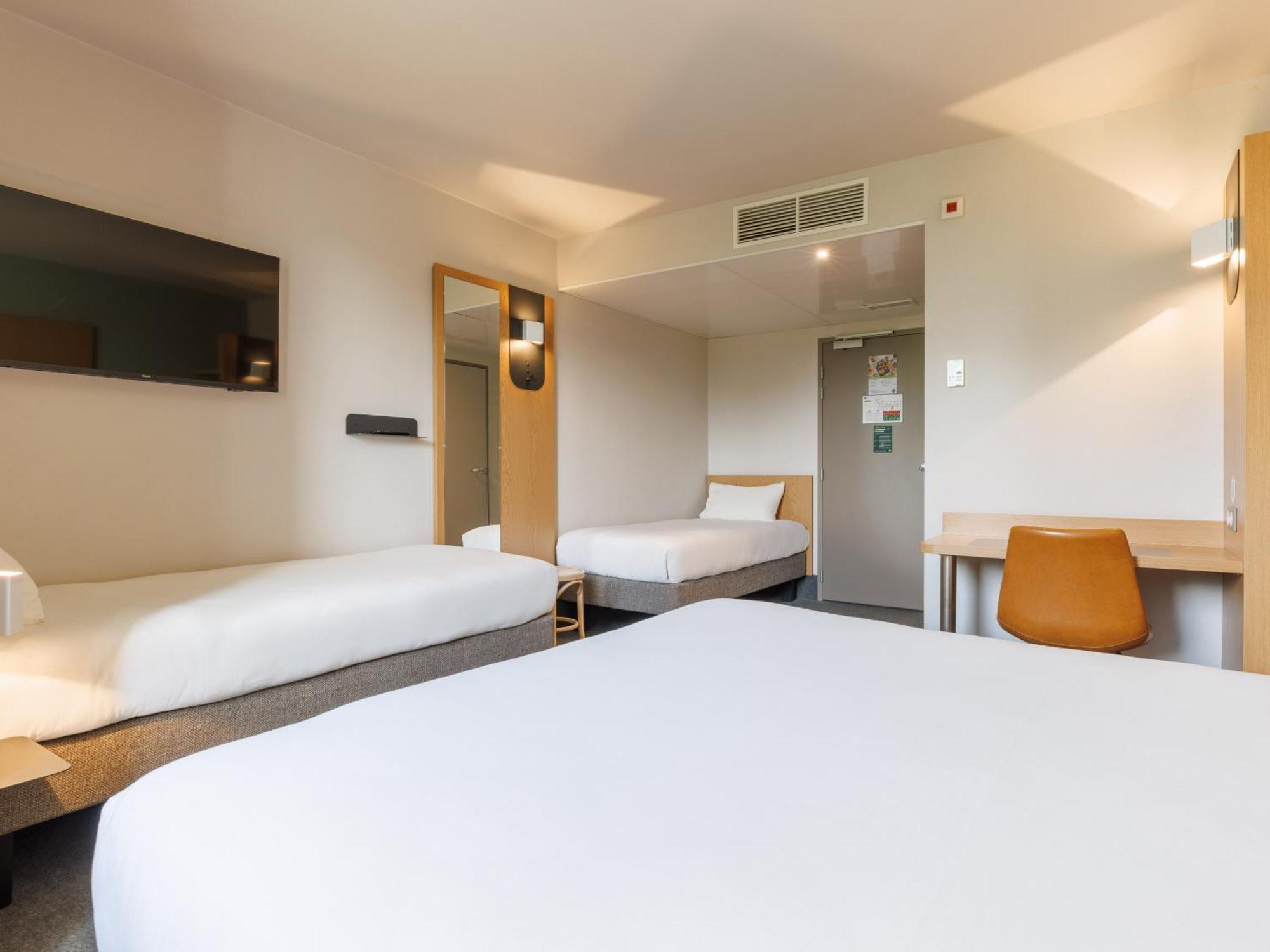 B&B Hotel Clermont-Ferrand Nord Riom Bagian luar foto
