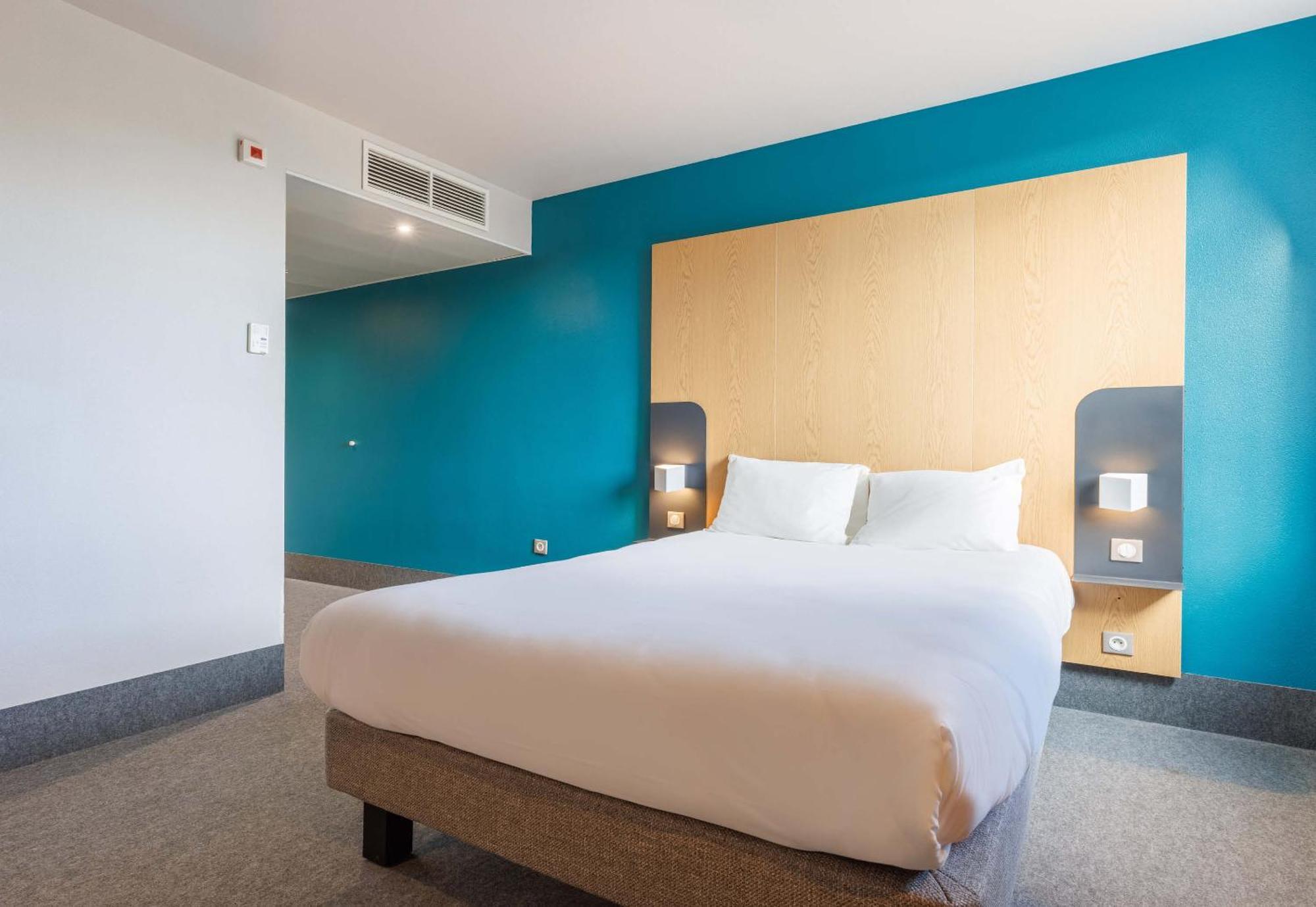 B&B Hotel Clermont-Ferrand Nord Riom Bagian luar foto