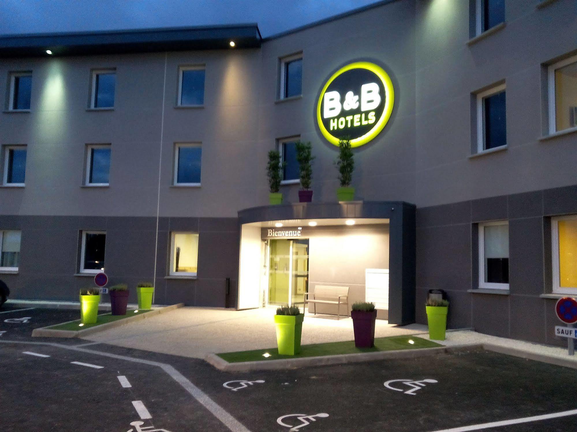 B&B Hotel Clermont-Ferrand Nord Riom Bagian luar foto